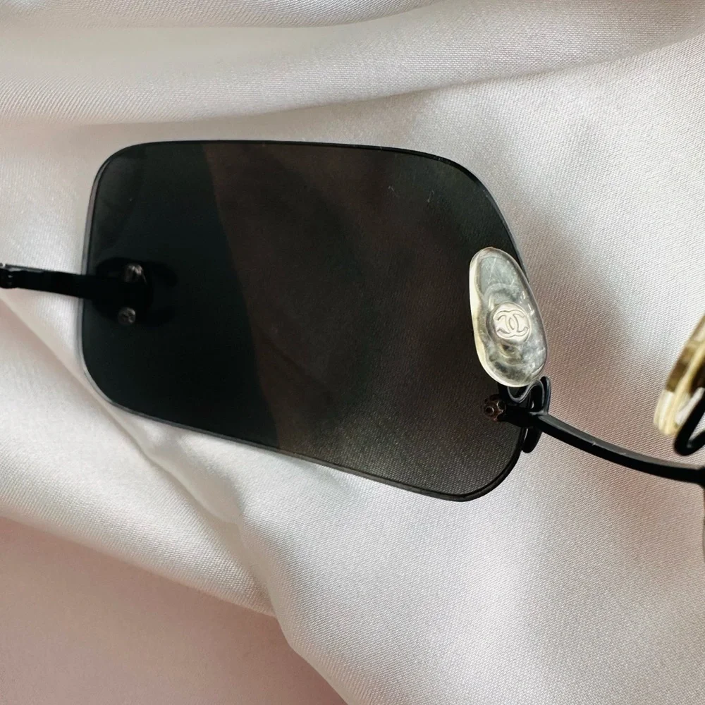 Like New🖤CHANEL Vintage black Sunglasses , Swarovski Cc